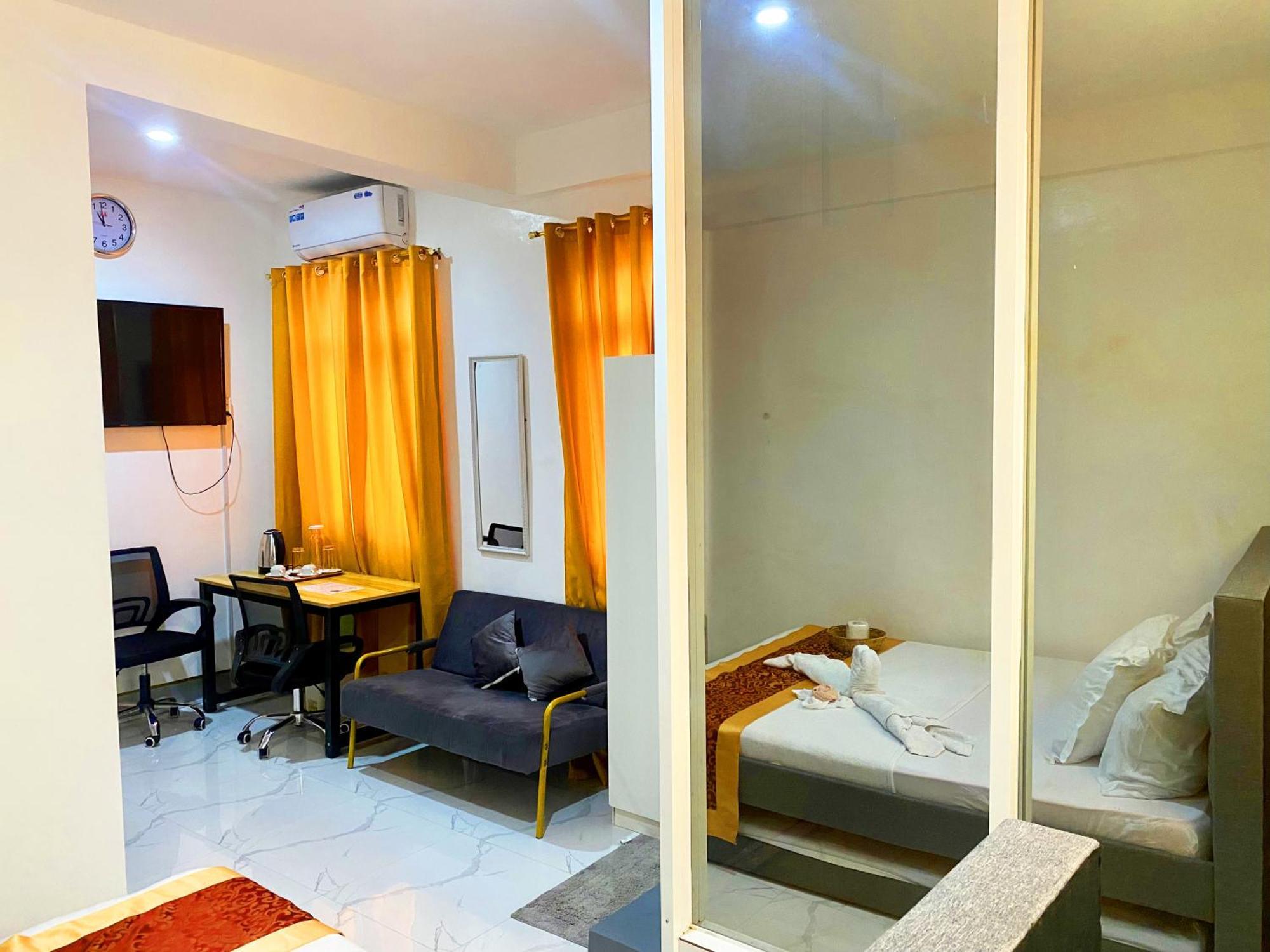 Legends Hotel & Restaurant - Lemery And Taal Exterior photo